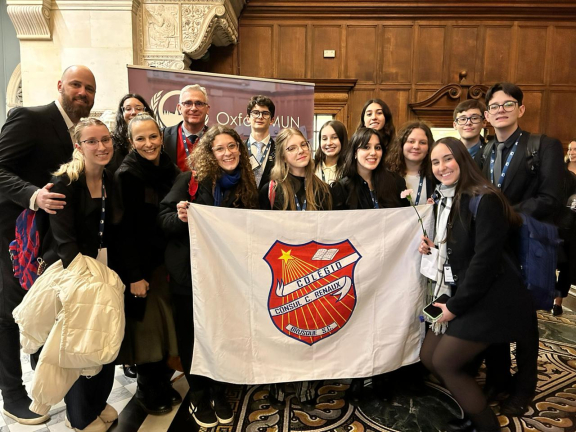 A delegation from Colégio Cônsul featured in OxfordMUN and won 4 awards |  Education