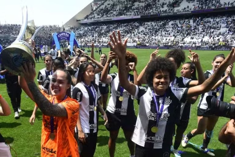 Com recorde de público, Corinthians é campeão do Brasileirão Feminino