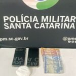 PM apreende 100g de cocaína durante abordagem na Avenida Primeiro de Maio