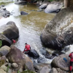 Criança cai em rio e é levada pela correnteza em SC