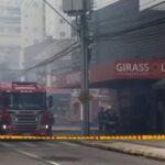 Incêndio destrói mercado em Itapema e mobiliza mais de 20 bombeiros na manhã de Natal