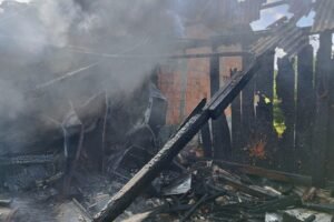 Incêndio em residência em Rio dos Cedros é controlado pelos bombeiros