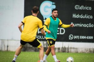 Elenco do Brusque FC realiza penúltimo treino do ano