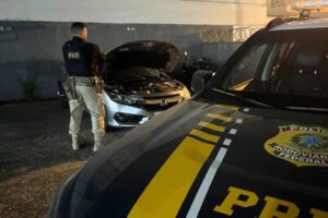 Carro roubado no Rio de Janeiro é recuperado na BR-101, em Navegantes (SC)