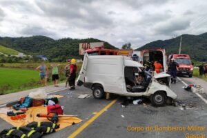 Bombeiros atualizam informações sobre acidente na Rod. Ivo Silveira, em Gaspar