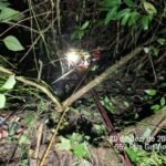 Duas pessoas resgatadas após queda em ribanceira no bairro Steffen, em Brusque