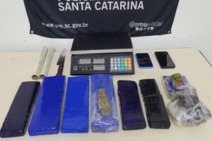 Polícia detém suspeito e apreende mais de 5 Kg de maconha, em Blumenau (SC)