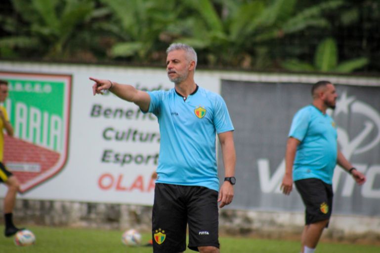 NOVIDADES: Meia Biel é anunciado e técnico Filipe Gouveia inicia os trabalhos com o elenco do Bruscão