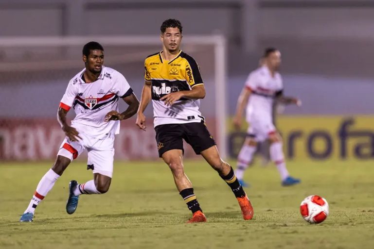 Criciúma sofre virada e é eliminado pelo São Paulo na semifinal da Copinha