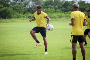 Treino tático marcou a segunda-feira do Brusque