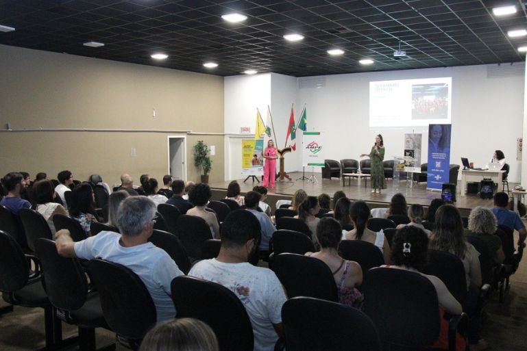 AmpeBr realiza palestra sobre Fashion Branding