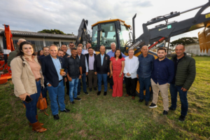 Governo do Estado entrega mais 21 equipamentos agrícolas na Serra Catarinense