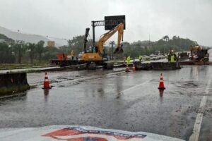 BR-101: Arteris libera faixa em Biguaçu após estragos causados ​​pela chuva