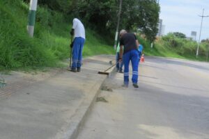 Equipes da Secretaria de Obras estão na rua em mutirões de limpeza