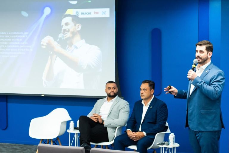 Prefeito e equipe da Prefeitura de Brusque apresentam o município e o Plano Municipal de Parcerias (PMP) na B3, em São Paulo