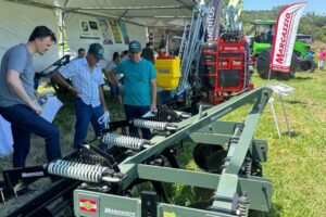 Vice-Prefeito de Botuverá participa do Dia de Campo Cravil e reforça compromisso com o agronegócio