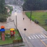 VÍDEO: Brusque registra alagamentos e quedas de árvores após forte chuva nesta terça-feira