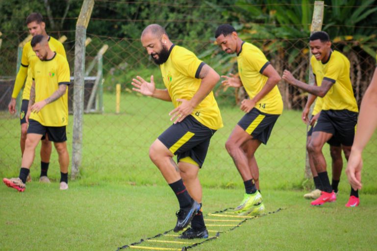 Treino de transição defensiva e ofensiva marcou a sexta-feira do Brusque