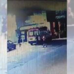 VÍDEO: Homem furta ambulância do Samu em posto de combustível em Joinville; veículo foi recuperado com danos