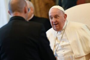 Papa Francisco apresenta piora respiratória e segue sem previsão de alta