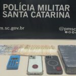 Dupla é detida com 1 kg de cocaína após abordagem em Brusque