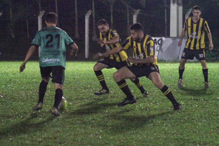 Futebol Suíco começa com emoção nos Jogos Comunitários de Brusque