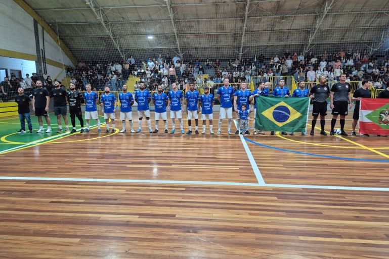 Los Bandoleiros conquista o tricampeonato do Futsal Amador de Botuverá