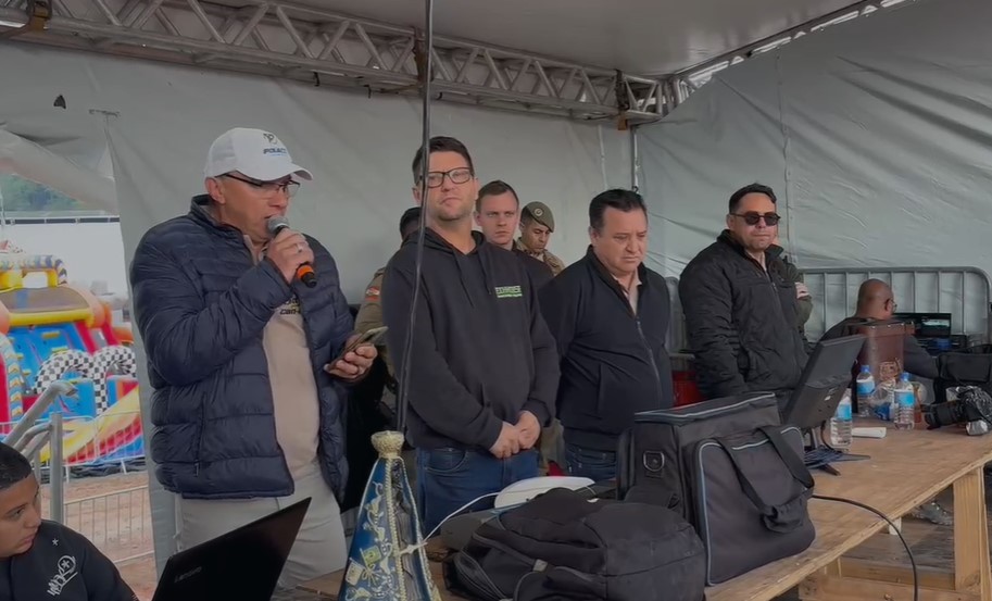 VÍDEO: Fenajeep presta homenagem às vítimas de acidente com balão em Santa Catarina