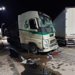 Bombeiros atualizam: colisão entre caminhões deixa dois feridos, um em estado grave, em Brusque