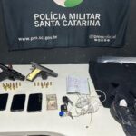 Polícia Militar prende suspeitos de roubo e disparo de arma de fogo em Itajaí (SC)