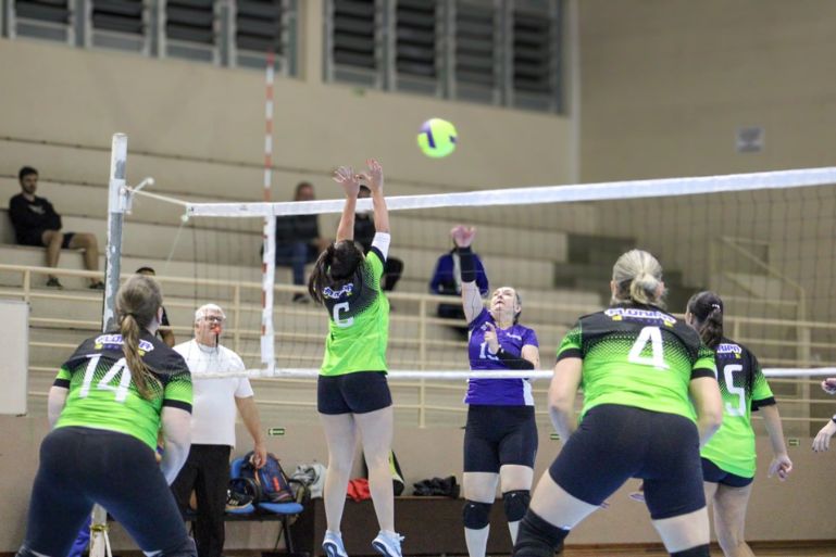 Futebol suíço, vôlei, basquete e bocha agitam os Comunitários de Brusque nesta semana