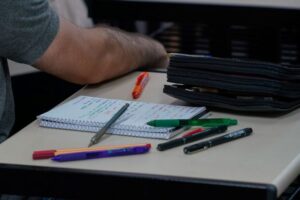 Estado lança Disque-Denúncia para os programas Universidade Gratuita e Fumdesc