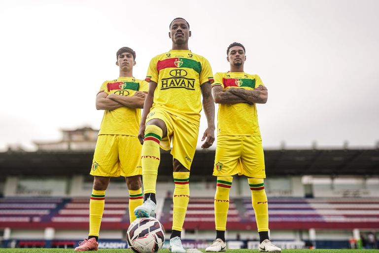 Amuleto Quadricolor: novo uniforme do Brusque estreia hoje com muita história