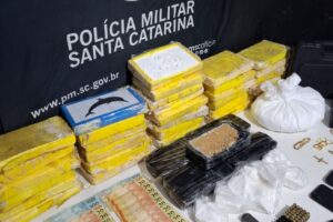 Polícia Militar de Santa Catarina apreende mais de 38 kg de drogas e 30 munições em operação em Itajaí