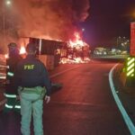 VÍDEO: Caminhão explode após tombar na BR-376, divisa entre SC e PR