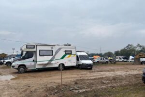 Famílias de diferentes regiões transformam camping da Fenajeep em tradição