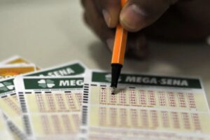 Mega-Sena acumula novamente e prêmio vai para R$ 100 milhões