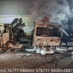 Incêndio em veículos no bairro Limoeiro, em Brusque, mobiliza equipes de resgate