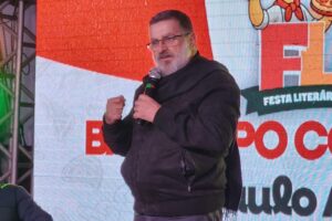 FLIB abre oficialmente com homenagem ao escritor Saulo Adami