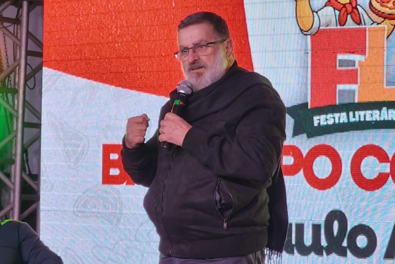 FLIB abre oficialmente com homenagem ao escritor Saulo Adami