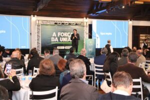 25º Almoço de Ideias reúne autoridades e empresários para palestra com presidente da Docol
