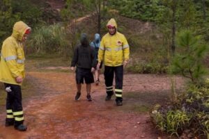 Dois homens são resgatados após se perderem em trilha no litoral catarinense