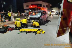 Colisão frontal deixa motociclista ferido e condutor de carro foge do local em Gaspar