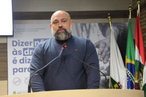 Luciano Camargo toma posse como vereador pelo período de um mês