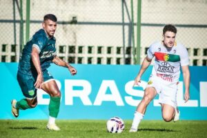 Com dois gols de cabeça, Brusque perde de virada para o Floresta pela Série C