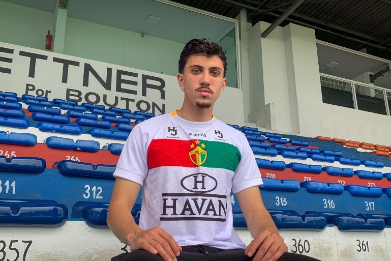 Brusque FC anuncia a contratação do lateral Caio Gomes para a Série C