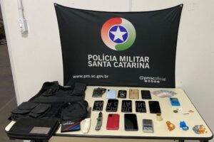 Polícia prende grupo por tráfico e roubo em bairro de Blumenau