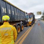 Acidente entre caminhões na BR-280 deixa motorista ferido e mobiliza socorro