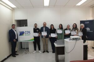 Escola de Vendas da CDL Brusque forma 8ª turma