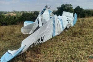 Avião de pequeno porte cai e deixa piloto e aluno mortos em SP